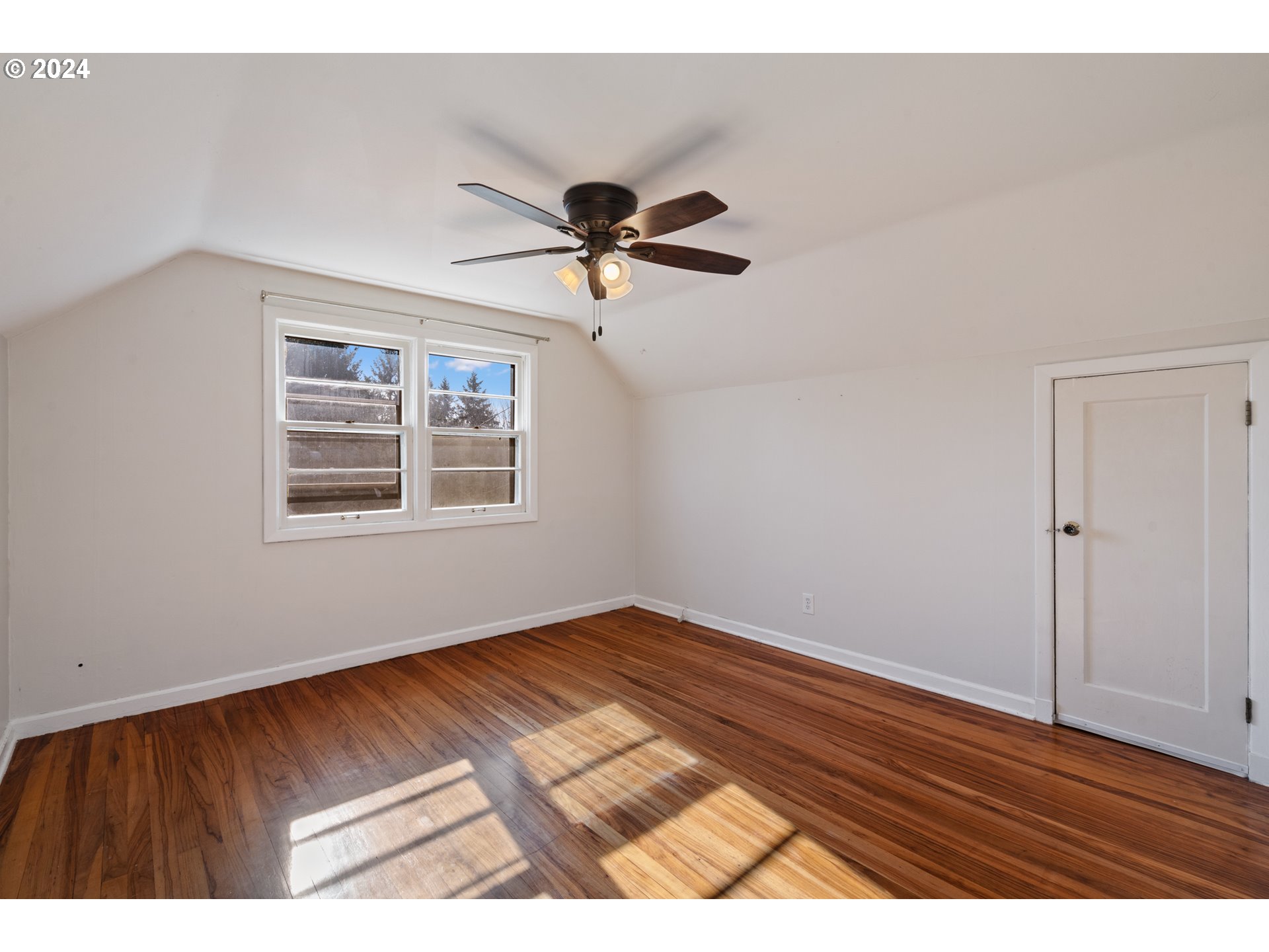 4313 Northeast Valley View Lane Vancouver, WA 98663 - Photo 30 of 48 a view of an empty room with a window