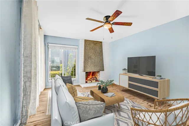 a view of entryway of a house