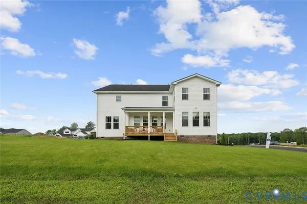 a view of a house with a backyard