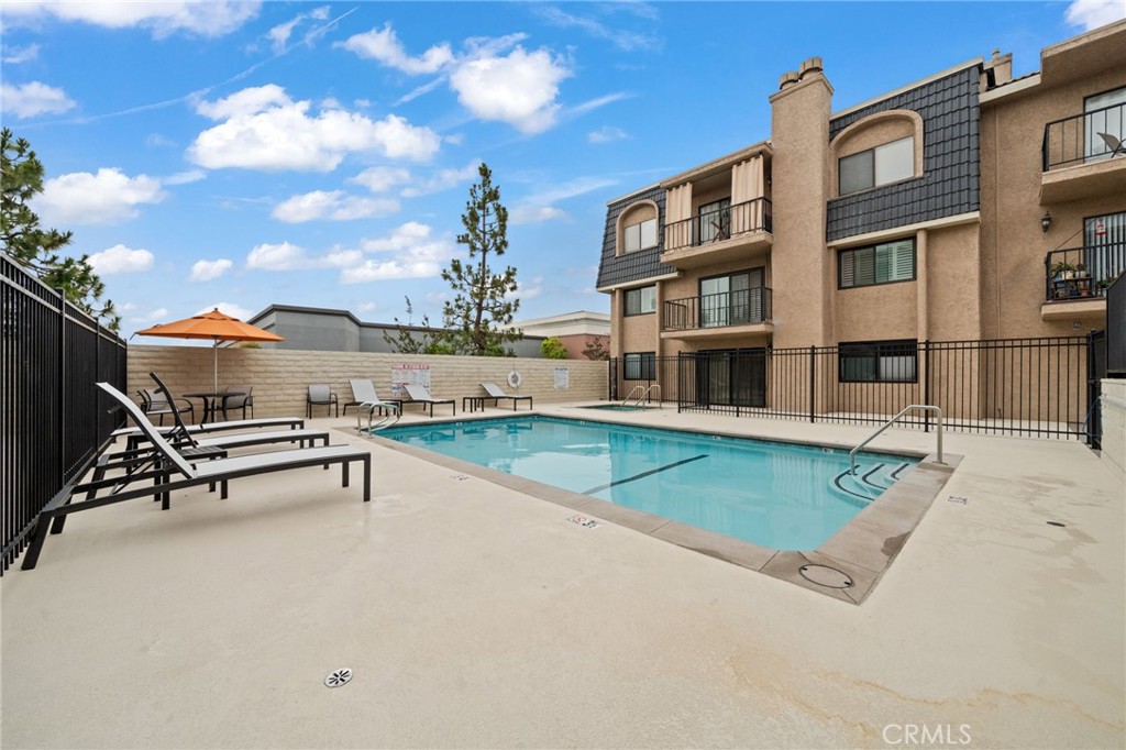 12400 Montecito Road, Unit 412 Seal Beach, CA 90740 - Photo 25 of 33 Pool