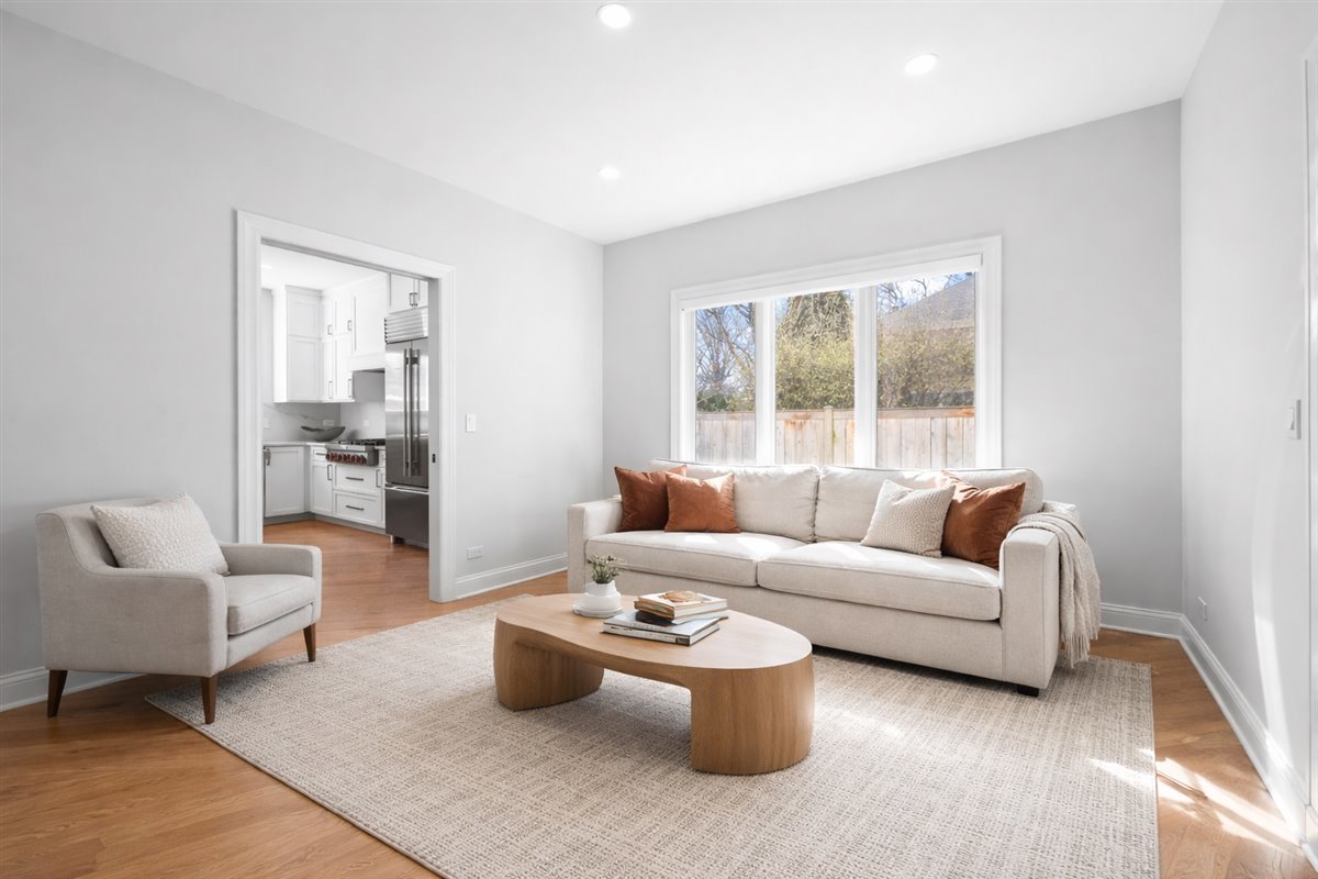 911 Oxford Road Deerfield, IL 60015 - Photo 11 of 30