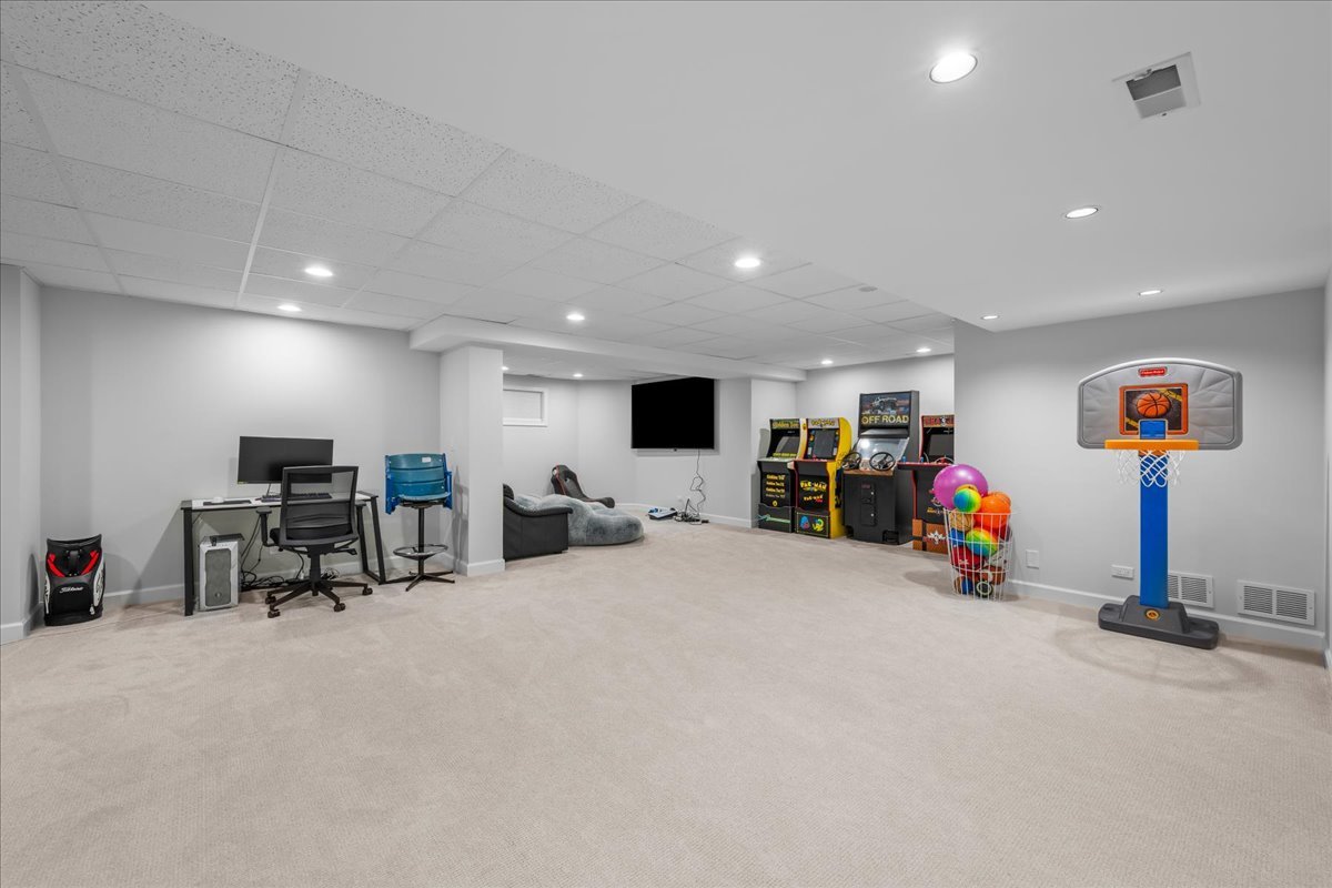 911 Oxford Road Deerfield, IL 60015 - Photo 22 of 30