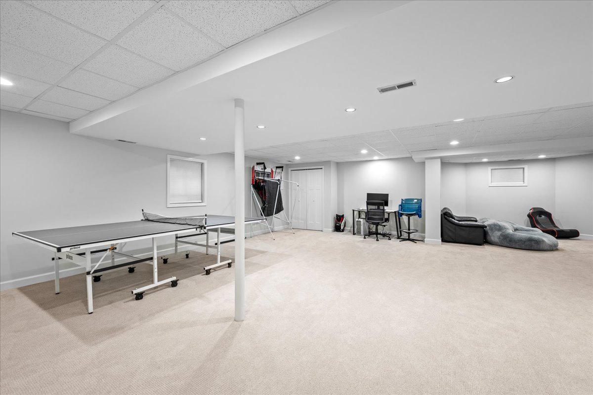 911 Oxford Road Deerfield, IL 60015 - Photo 23 of 30