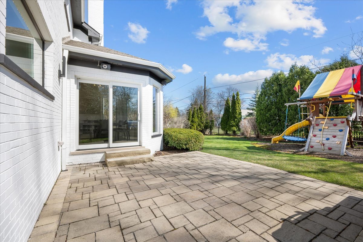 911 Oxford Road Deerfield, IL 60015 - Photo 25 of 30