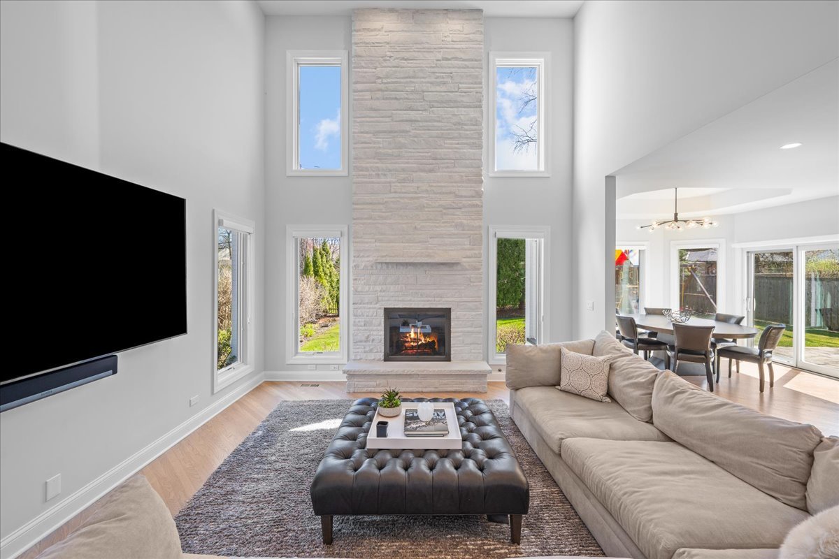 911 Oxford Road Deerfield, IL 60015 - Photo 4 of 30