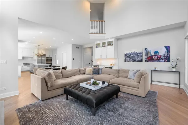 $1,499,000 | 911 Oxford Road, Deerfield, IL 60015