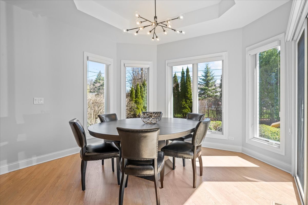 911 Oxford Road Deerfield, IL 60015 - Photo 8 of 30