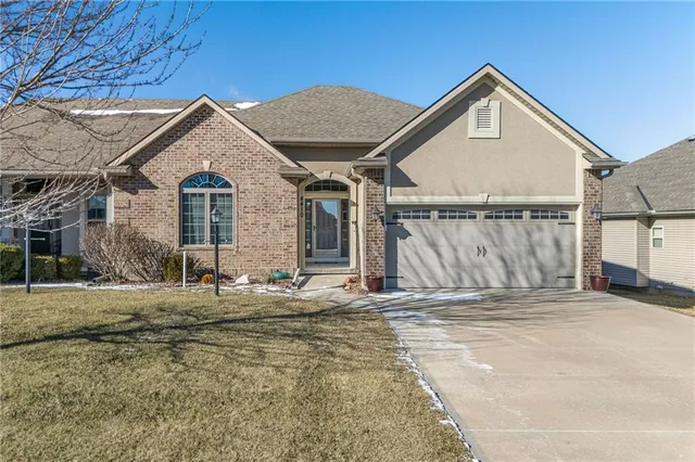 $369,900 | 4410 Stonebridge Drive, St. Joseph, MO 64505