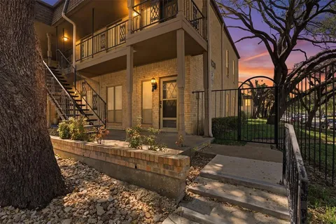 $130,000 | 4320 Bellaire Drive South, Unit 131W, Fort Worth, TX 76109