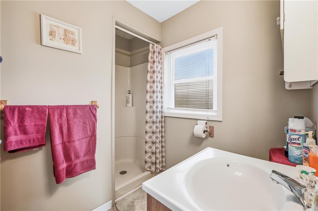 181 West Jamestown Road Greenville, PA 16125 - Photo 39 of 49 a bathroom with a sink and a bathtub