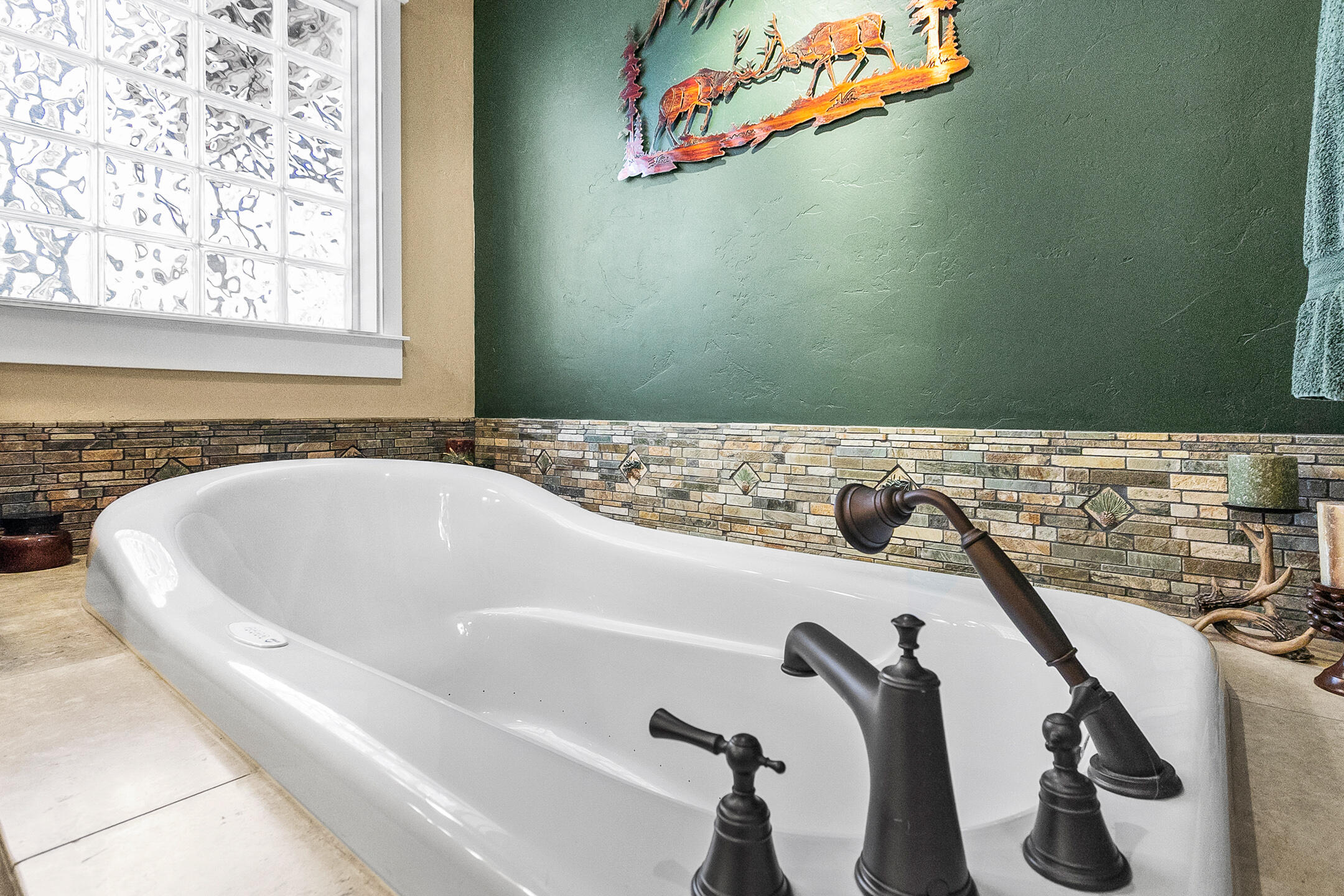 19175 Kiowa Road Bend, OR 97702 - Photo 19 of 44 Time to relax with a long soak.