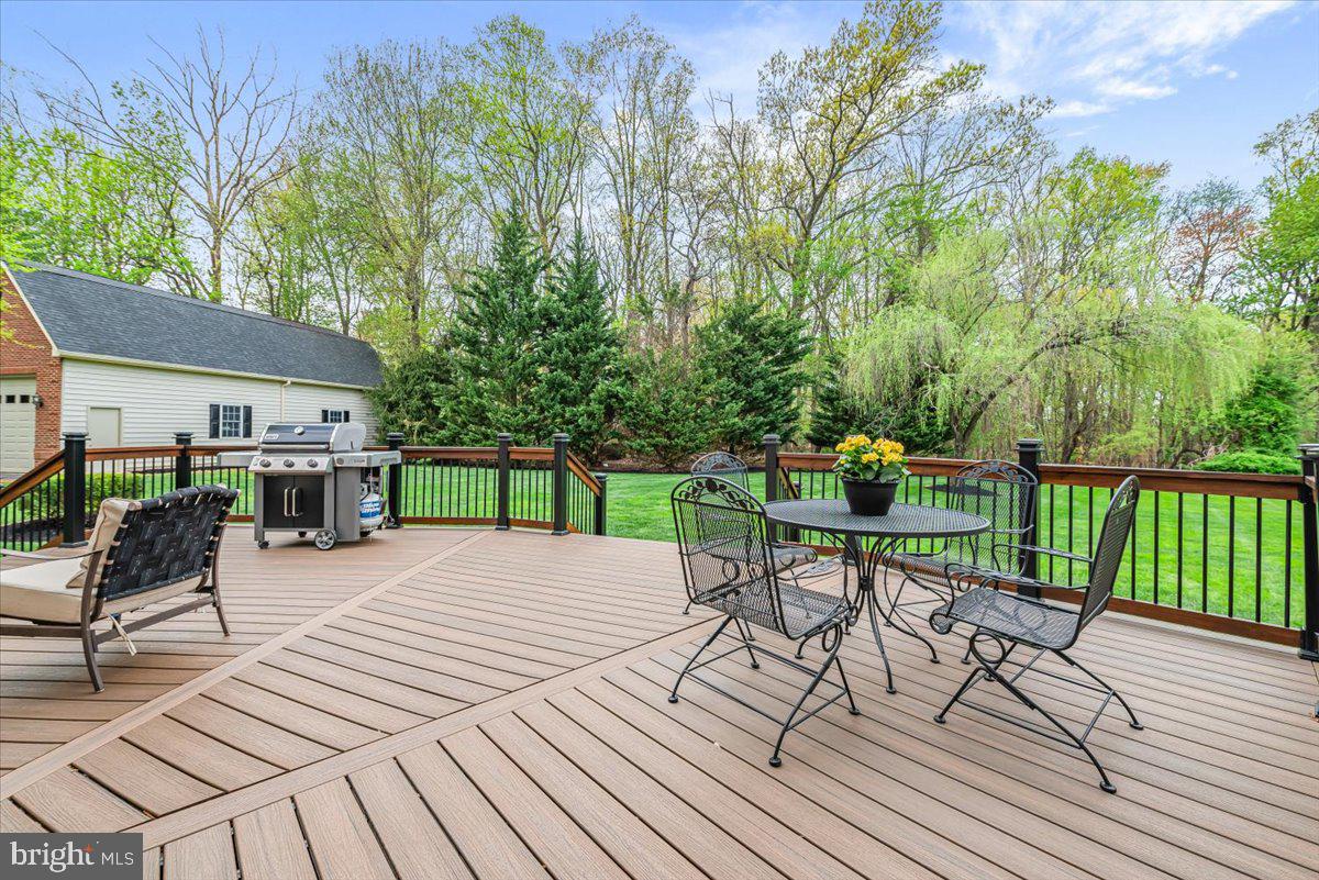 9653 Watkins Road Gaithersburg, MD 20882 - Photo 14 of 17 Enjoy the greenery