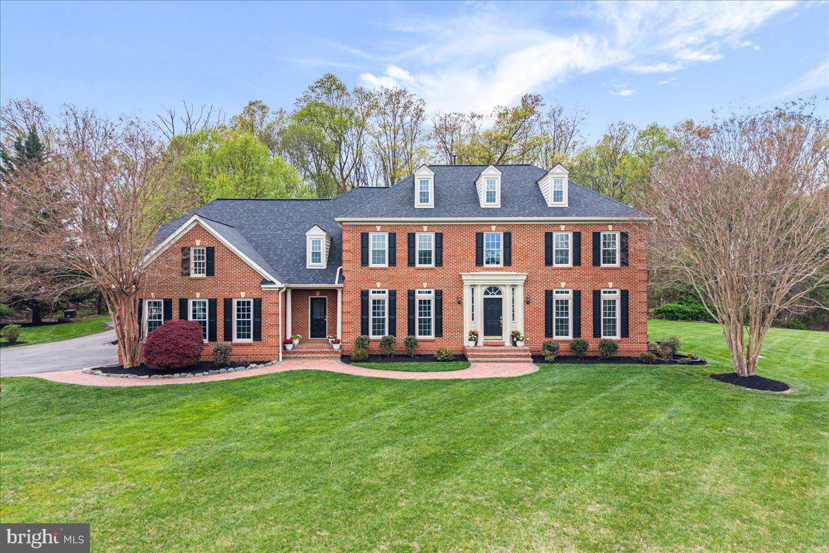 9653 Watkins Road Gaithersburg, MD 20882 - Photo 4 of 17 Stately centerhall colonial