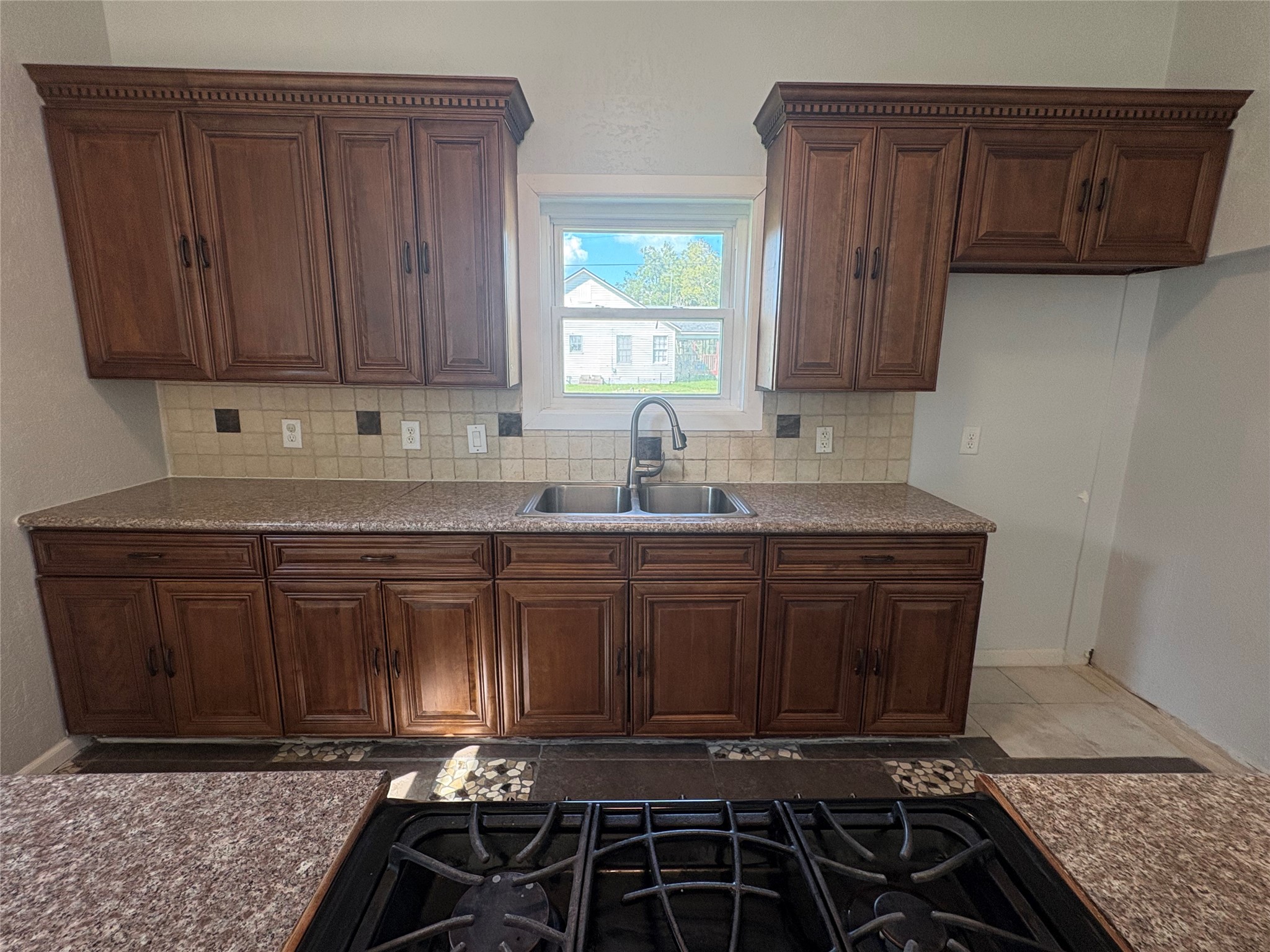 529 East Myrtle Street Angleton, TX 77515 - Photo 4 of 17 Gallery Image 4