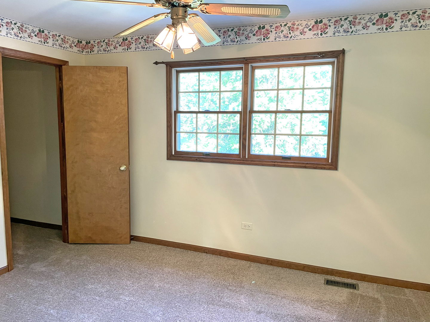 8914 Mason Hill Road Woodstock, IL 60098 - Photo 21 of 26 an empty room with a window