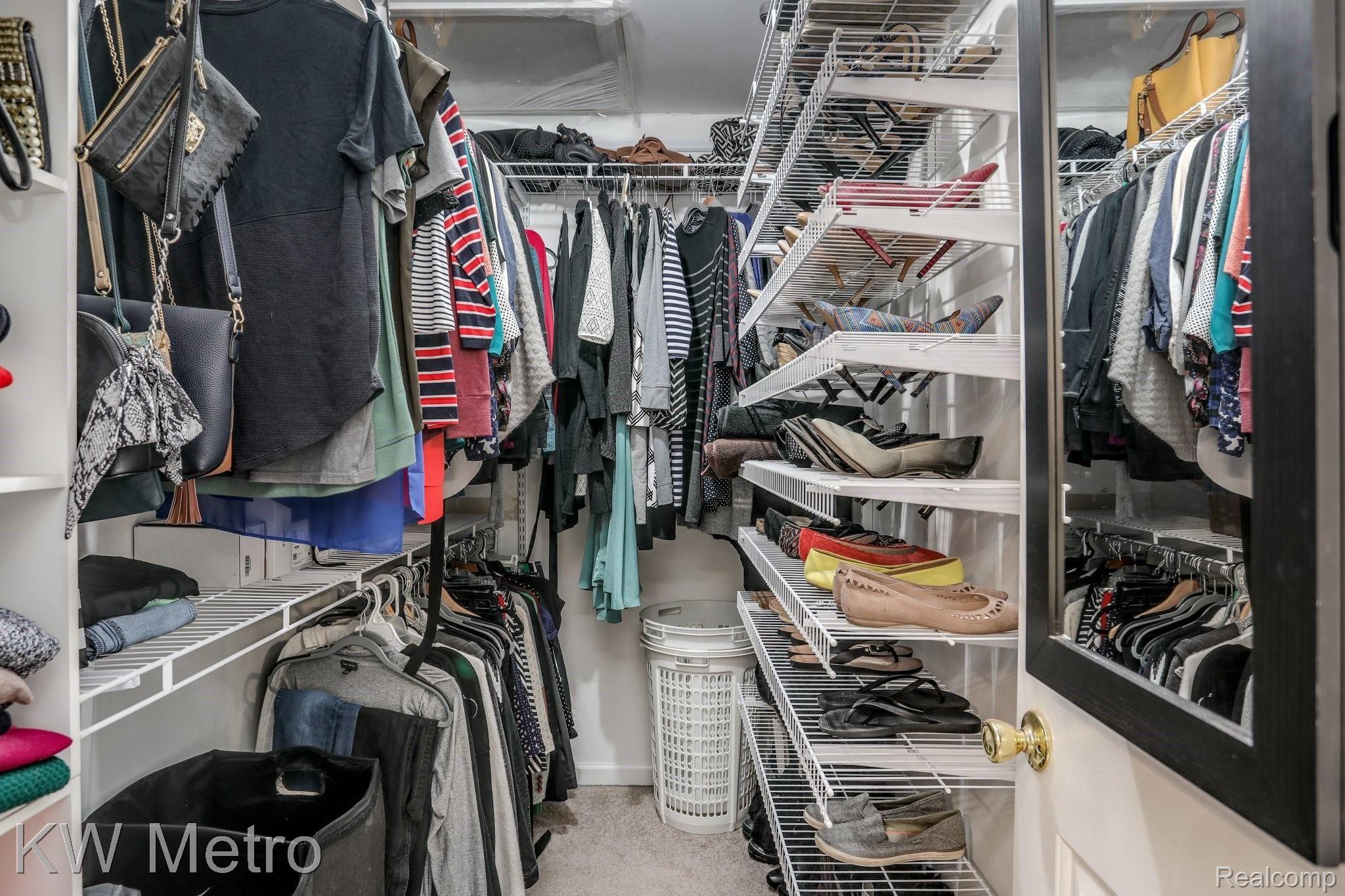 1623 Milverton Road Troy, MI 48083 - Photo 18 of 33 What a wonderful master closet.jpg