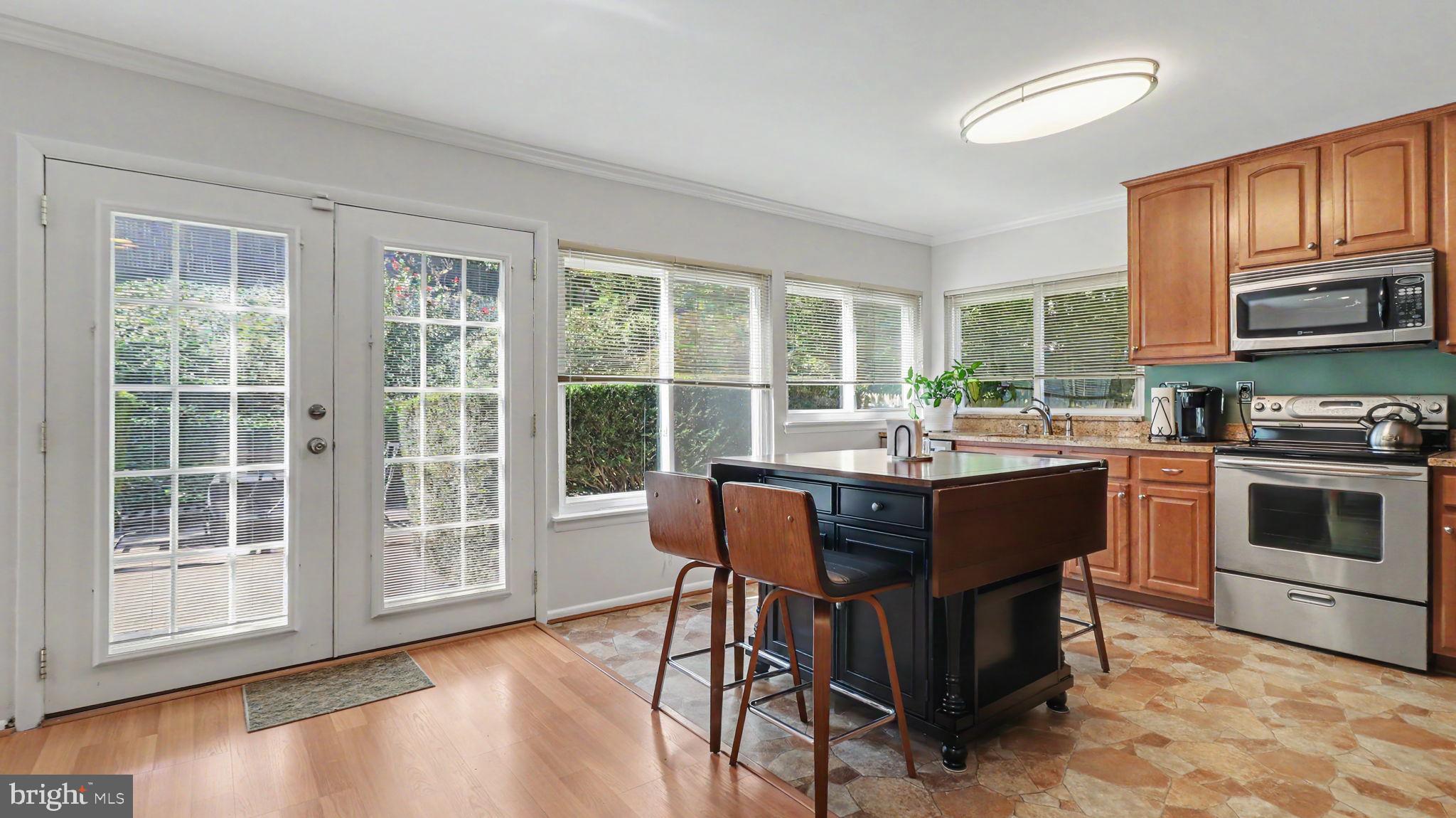 9136 Tulip Grove Road Gaithersburg, MD 20879 - Photo 13 of 58 Kitchen