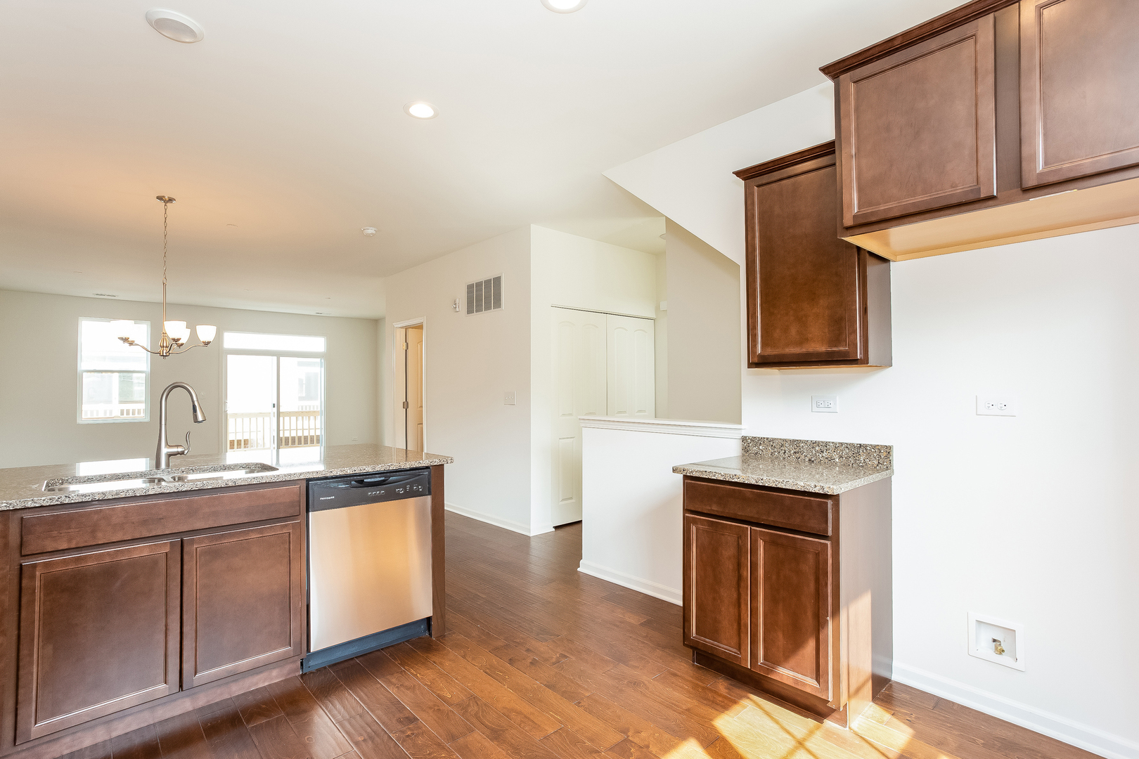 402 Prairie Court Morton Grove, IL 60053 - Photo 3 of 18