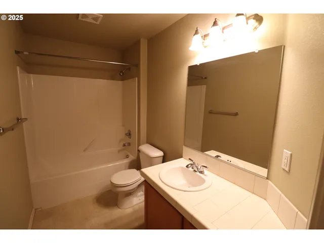 $350,000 | 1461 Southwest Edgefield Meadows Terrace, Troutdale, OR 97060