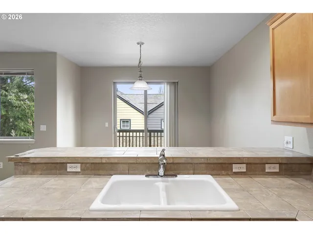 $320,000 | 1461 Southwest Edgefield Meadows Terrace, Troutdale, OR 97060