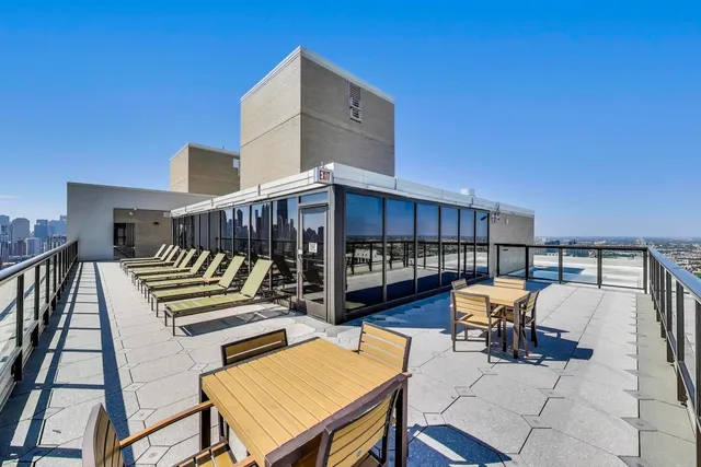 $225,000 | 1560 North Sandburg Terrace, Unit 510, Chicago, IL 60610