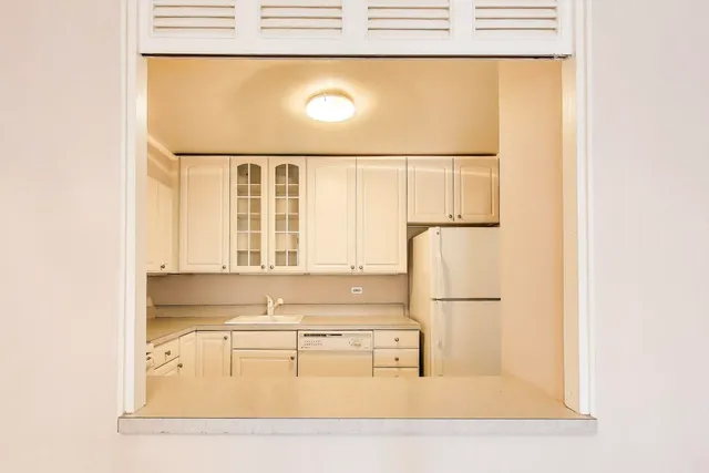 $225,000 | 1560 North Sandburg Terrace, Unit 510, Chicago, IL 60610