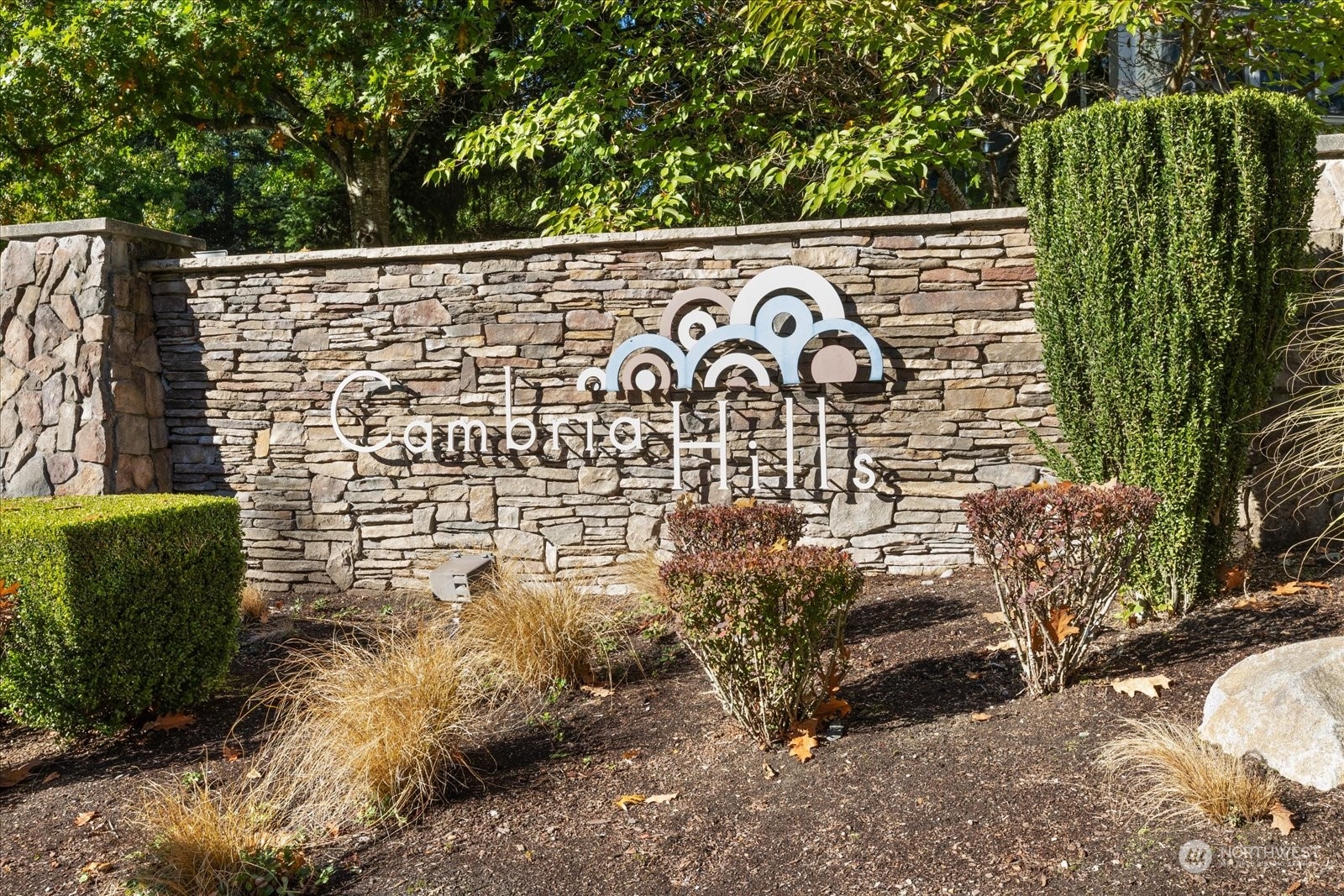 3915 243rd Place Southeast, Unit K103 Bothell, WA 98021 - Photo 35 of 36 a side view of a garden with plants