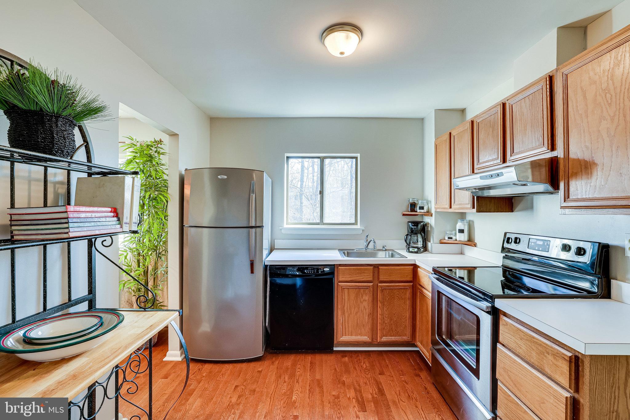 11969 Barrel Cooper Court Reston, VA 20191 - Photo 17 of 73 Updated kitchen with hardwood floors