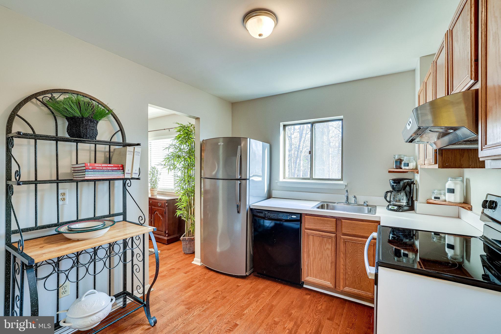 11969 Barrel Cooper Court Reston, VA 20191 - Photo 18 of 73 Stainless steel appliances