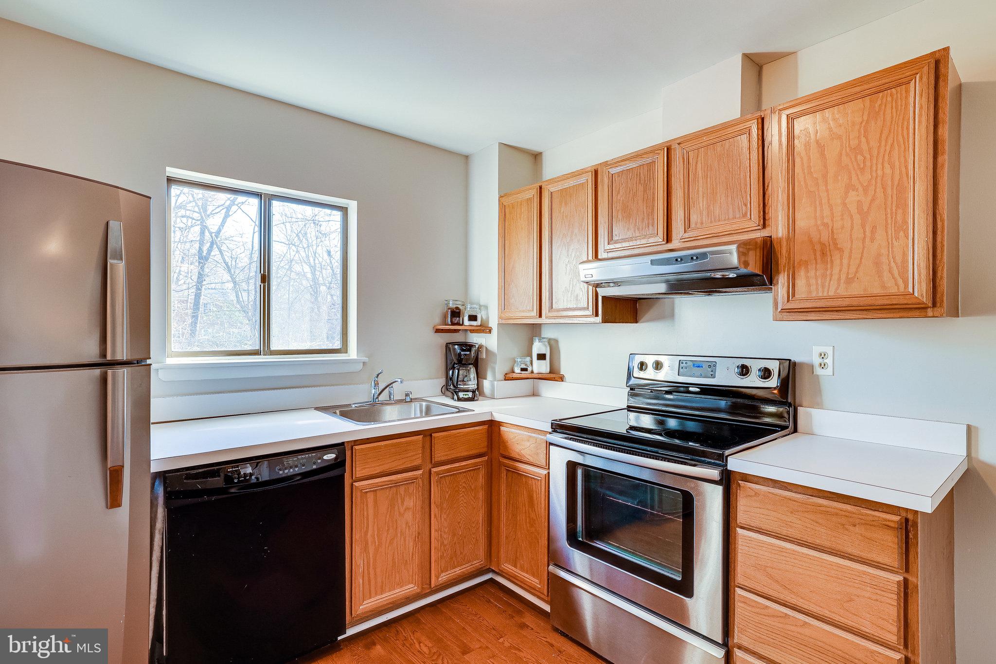 11969 Barrel Cooper Court Reston, VA 20191 - Photo 19 of 73 Oak cabinetry