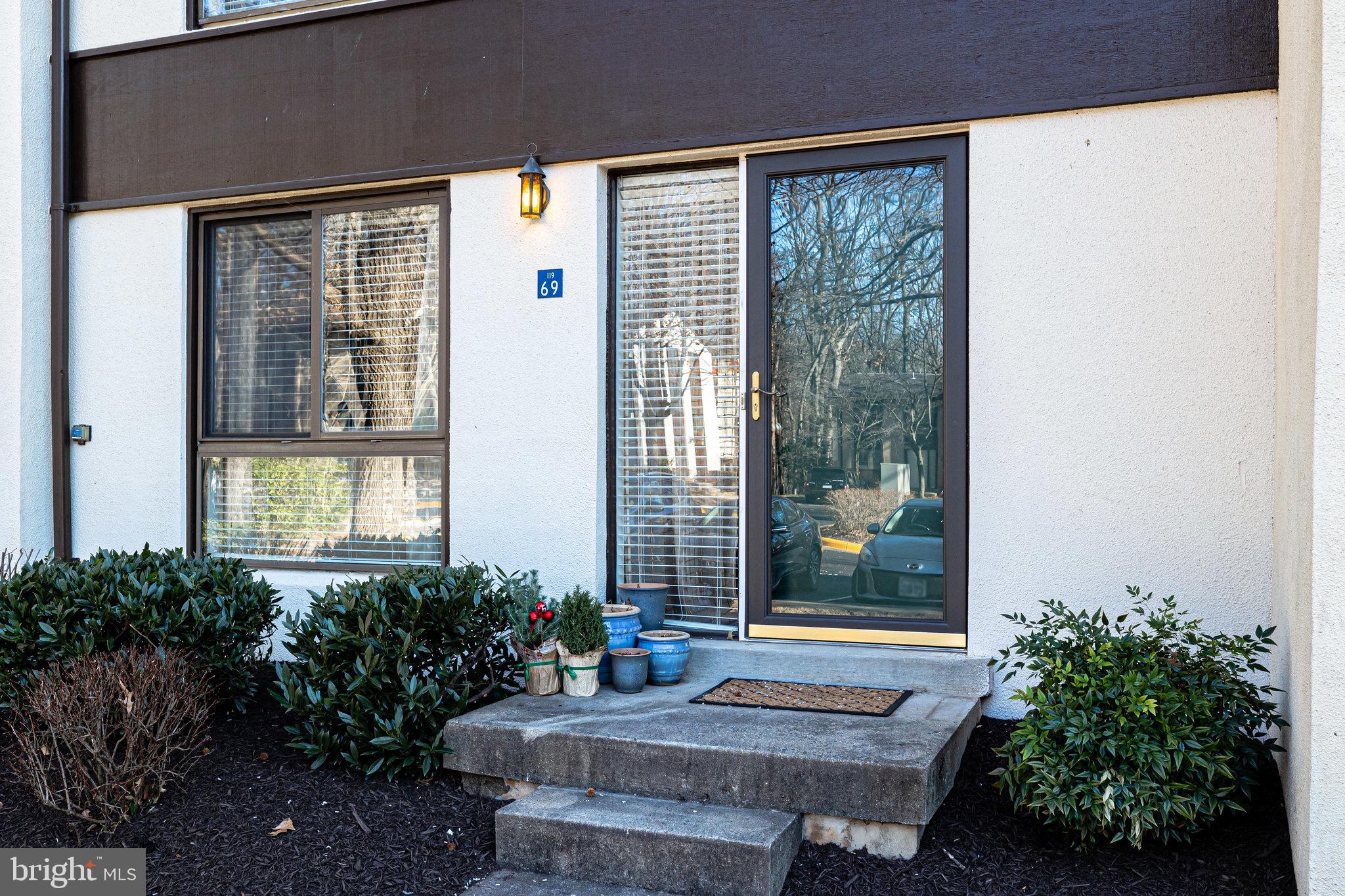 11969 Barrel Cooper Court Reston, VA 20191 - Photo 3 of 73 Front door with storm door
