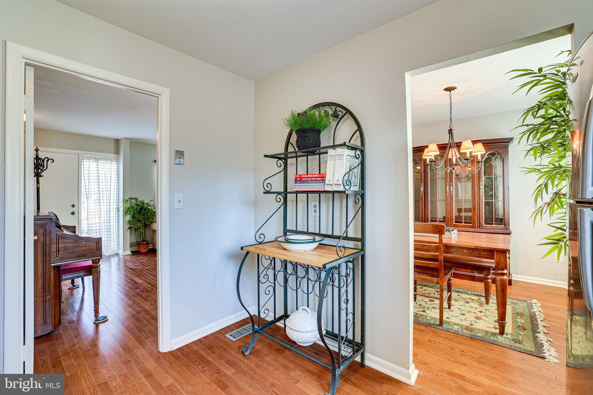 11969 Barrel Cooper Court Reston, VA 20191 - Photo 22 of 73 Table space in the kitchen