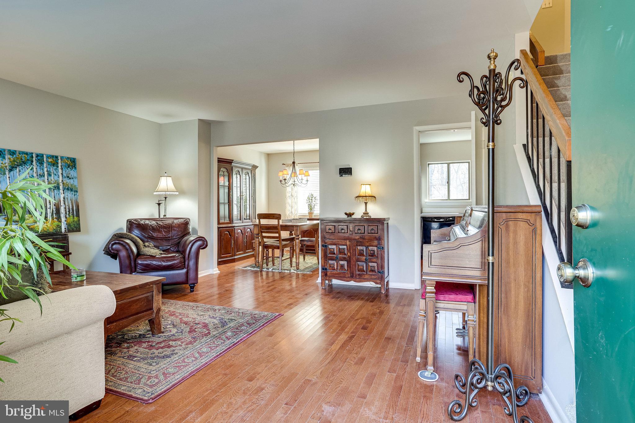 11969 Barrel Cooper Court Reston, VA 20191 - Photo 6 of 73 Hardwood living room