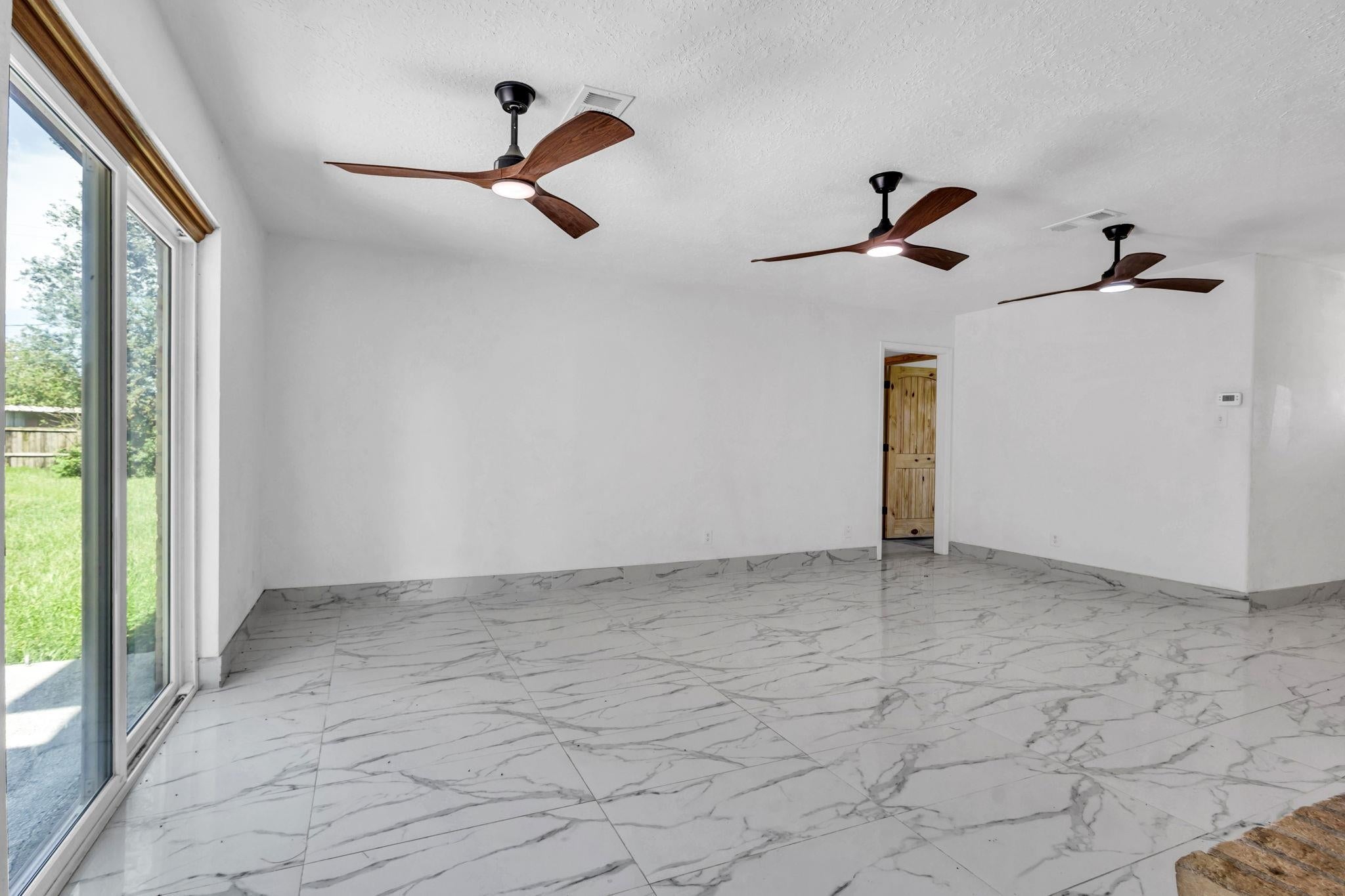 5935 Falcon Lane Beaumont, TX 77708 - Photo 8 of 31 Gallery Image 8