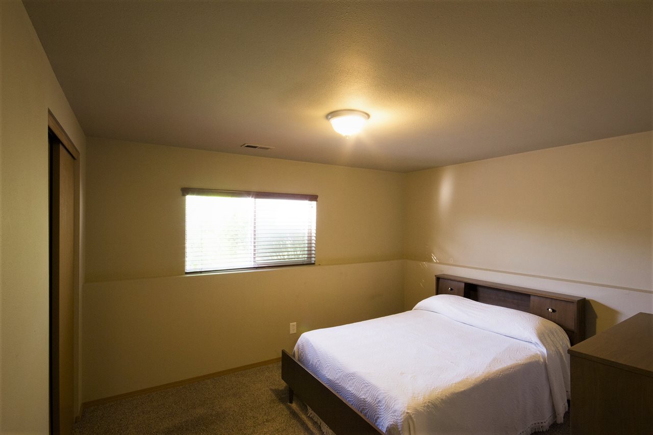 512 East Ballard Road Colbert, WA 99005 - Photo 12 of 20