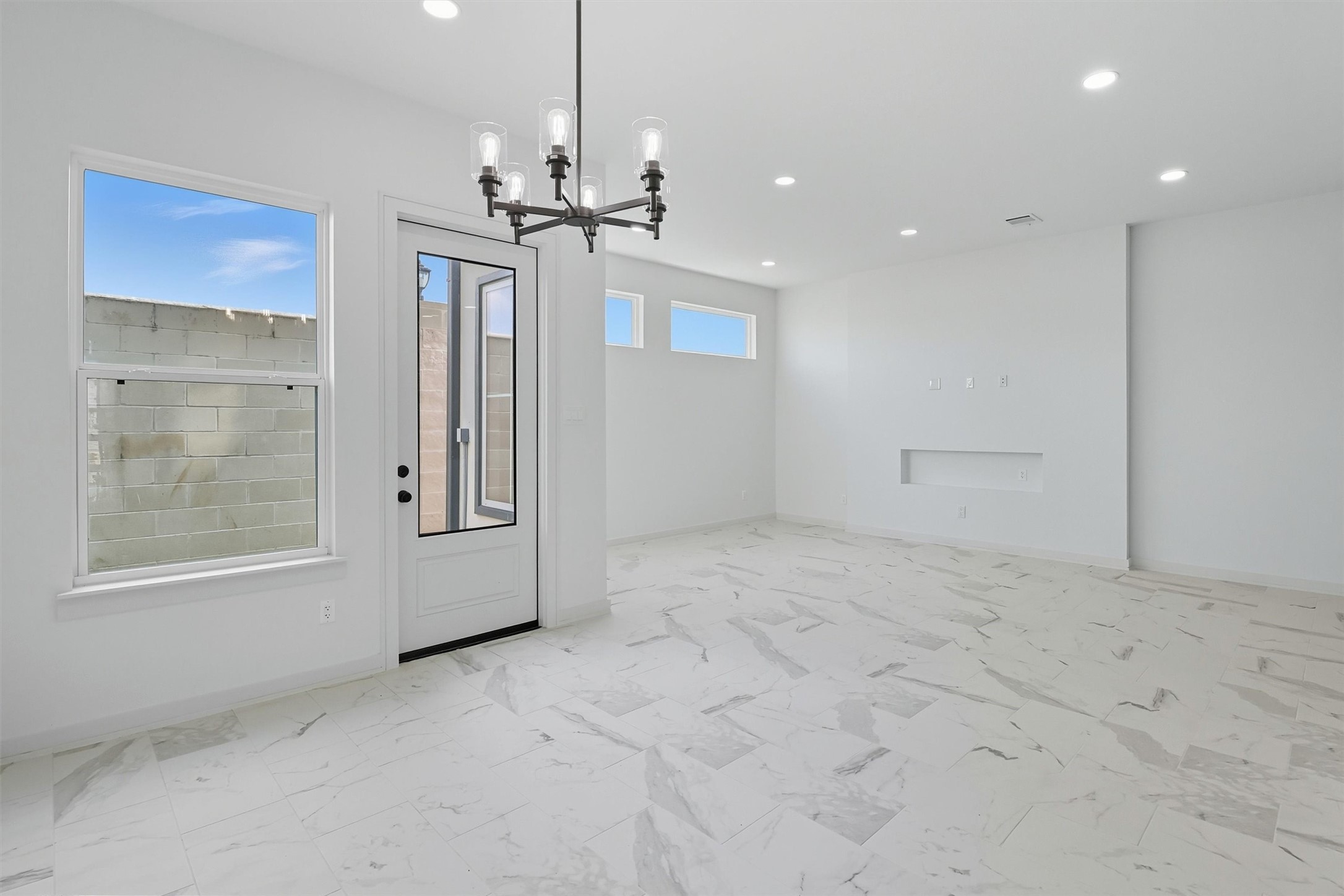 2927 El Fenice Lane Houston, TX 77057 - Photo 16 of 47 a view of a hallway with chandelier and entryway