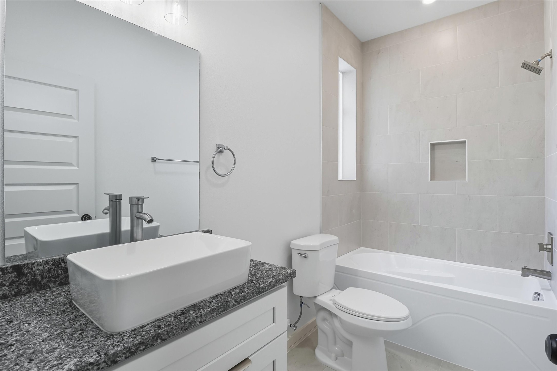 2927 El Fenice Lane Houston, TX 77057 - Photo 23 of 47 a bathroom with a sink a toilet and bathtub