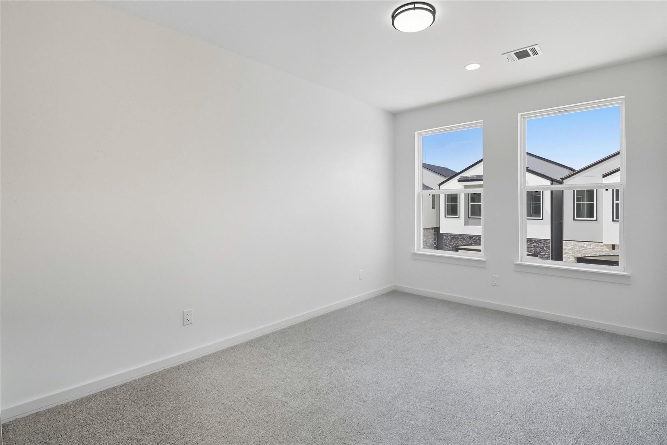 2927 El Fenice Lane Houston, TX 77057 - Photo 43 of 47 an empty room with windows