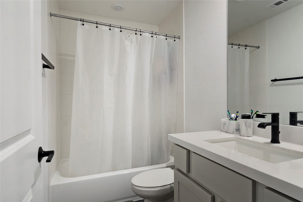 682 Two Creeks Lane Austin, TX 78737 - Photo 22 of 33 a bathroom with a sink a toilet and a bathtub