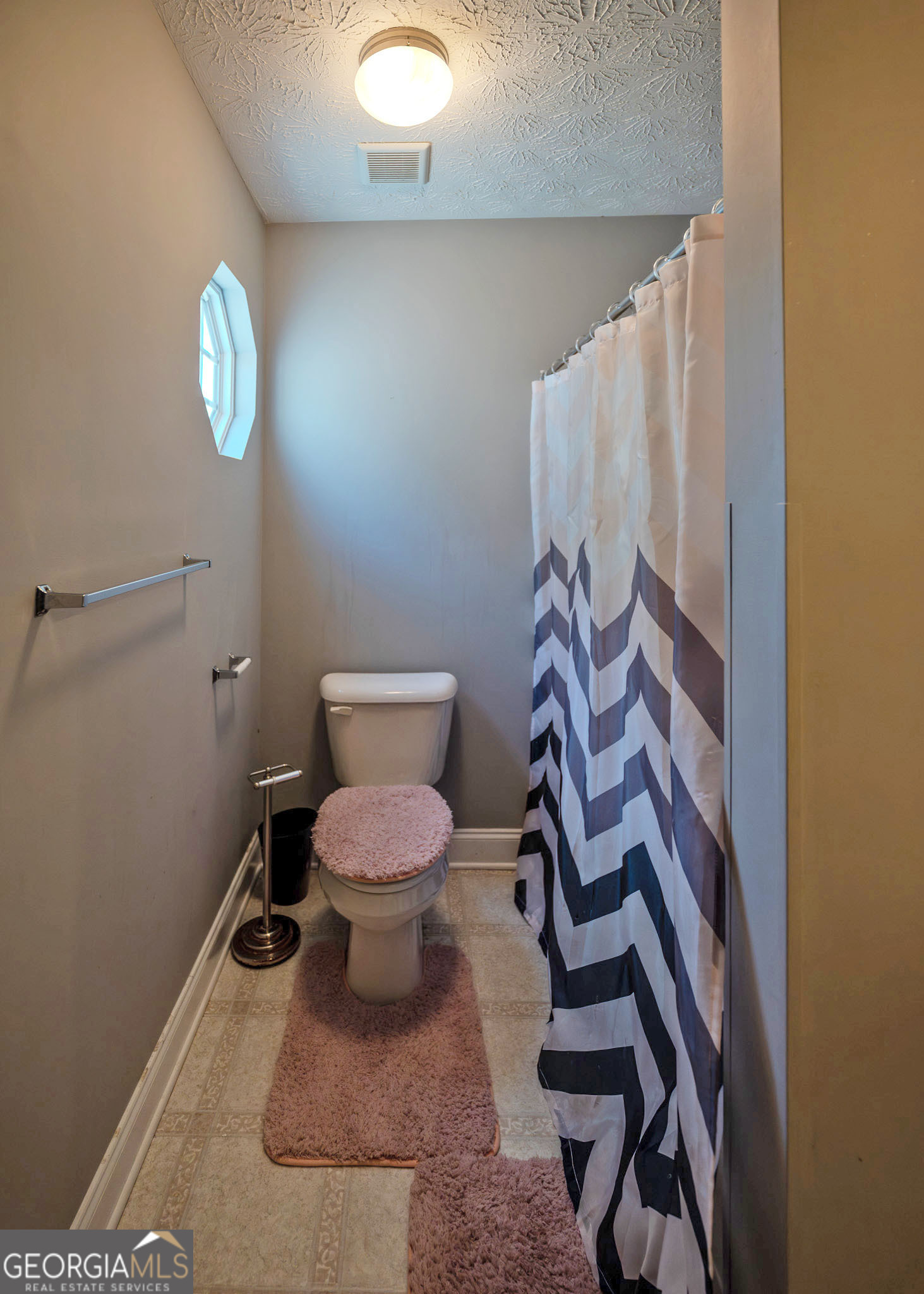 1363 McFarlin Bridge Road Carnesville, GA 30521 - Photo 28 of 78 a bathroom with a toilet and a shower