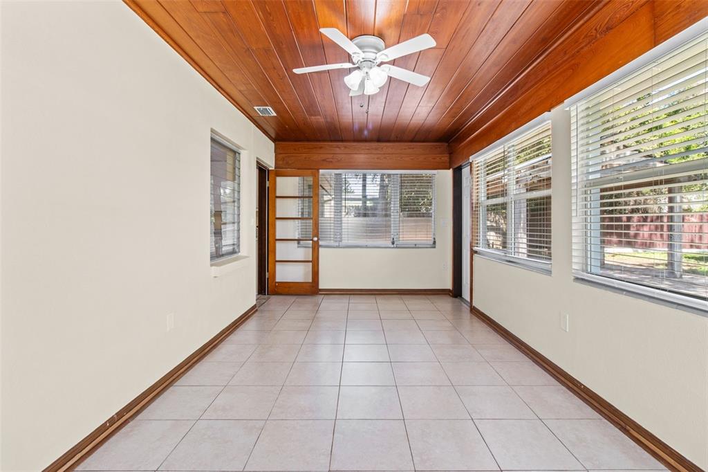 512 Richmond Street Dunedin, FL 34698 - Photo 13 of 37 a view of entryway