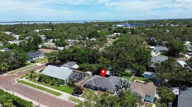 $2,400 | 512 Richmond Street, Dunedin, FL 34698