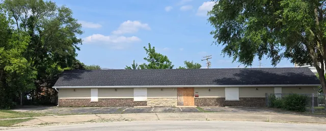 a house view with a outdoor space