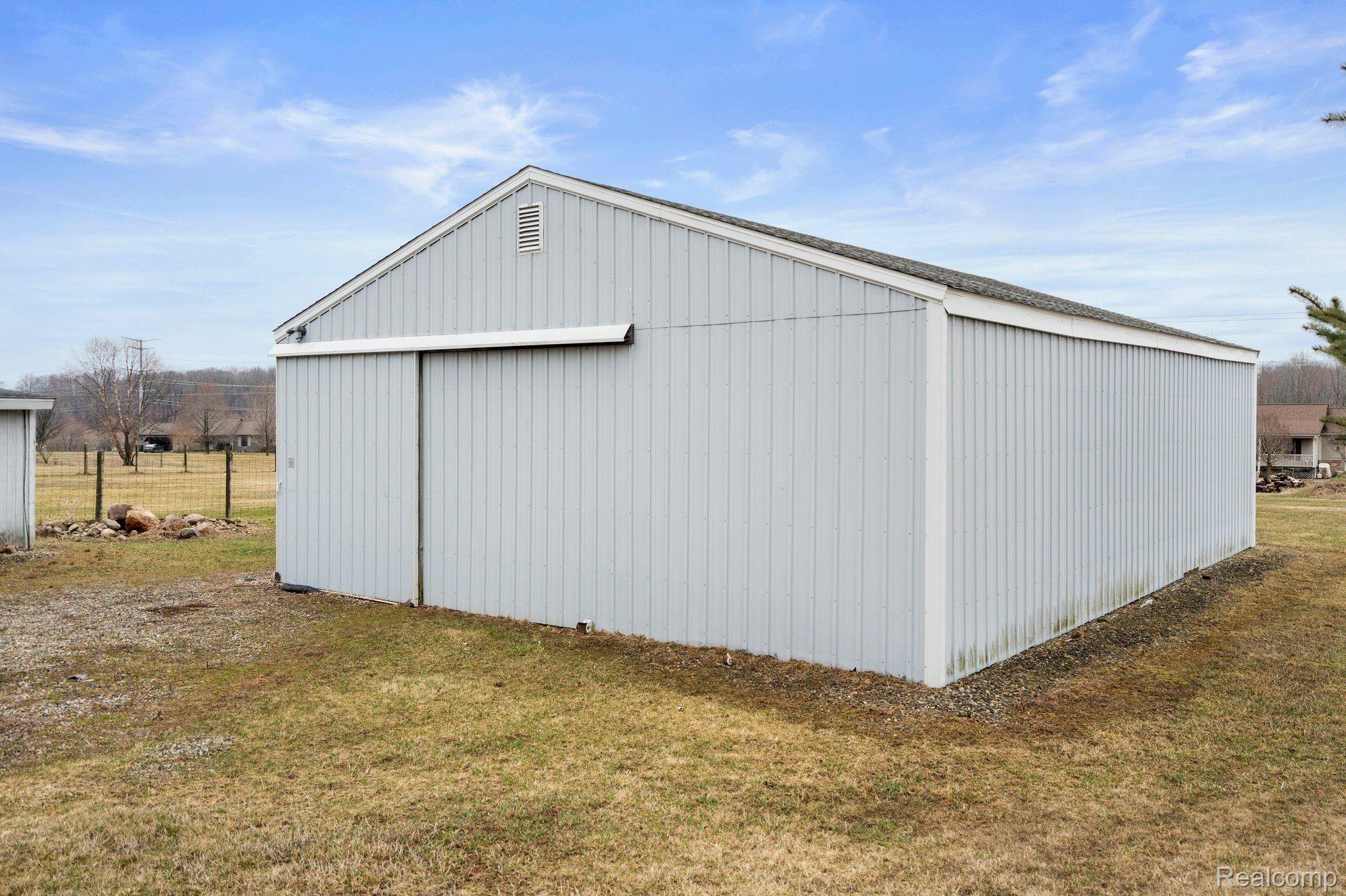 320 South Truhn Road Fowlerville, MI 48836 - Photo 28 of 35 Barn #2