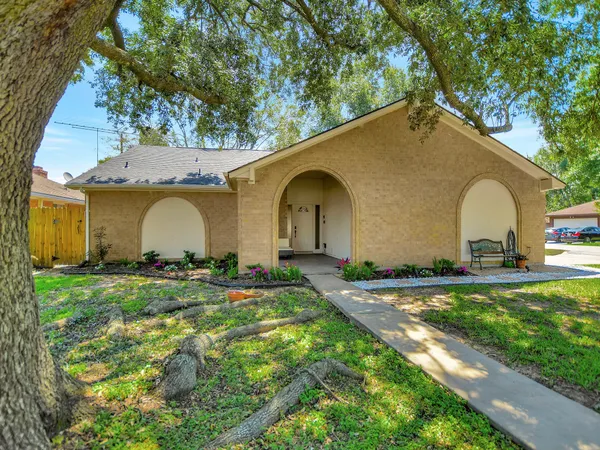 $2,200 | 21902 Meadowhill Drive, Spring, TX 77389