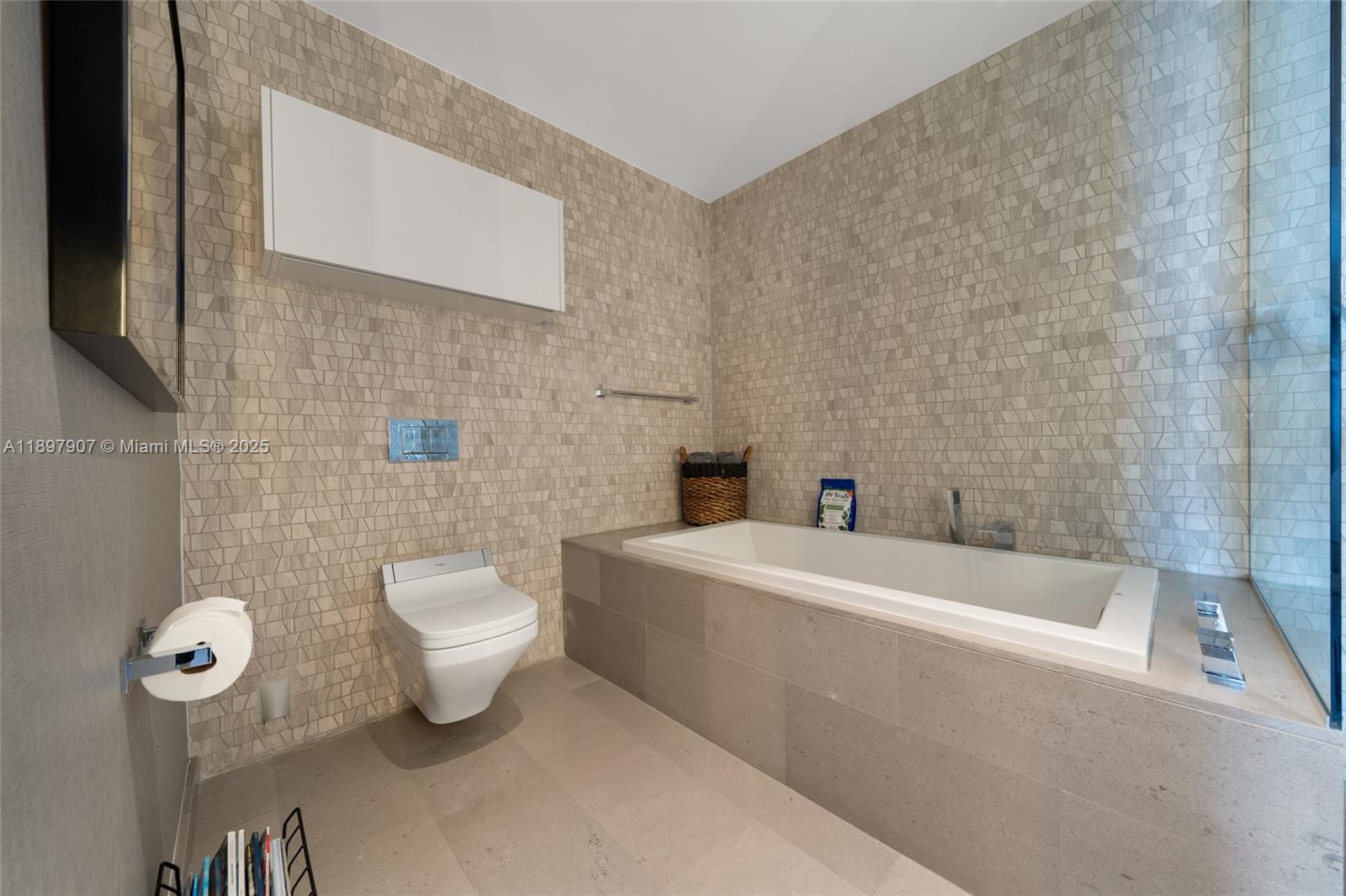 88 Southwest 7th Street, Unit 3910 Miami, FL 33130 - Photo 21 of 38 a bathroom with a sink a toilet and bathtub