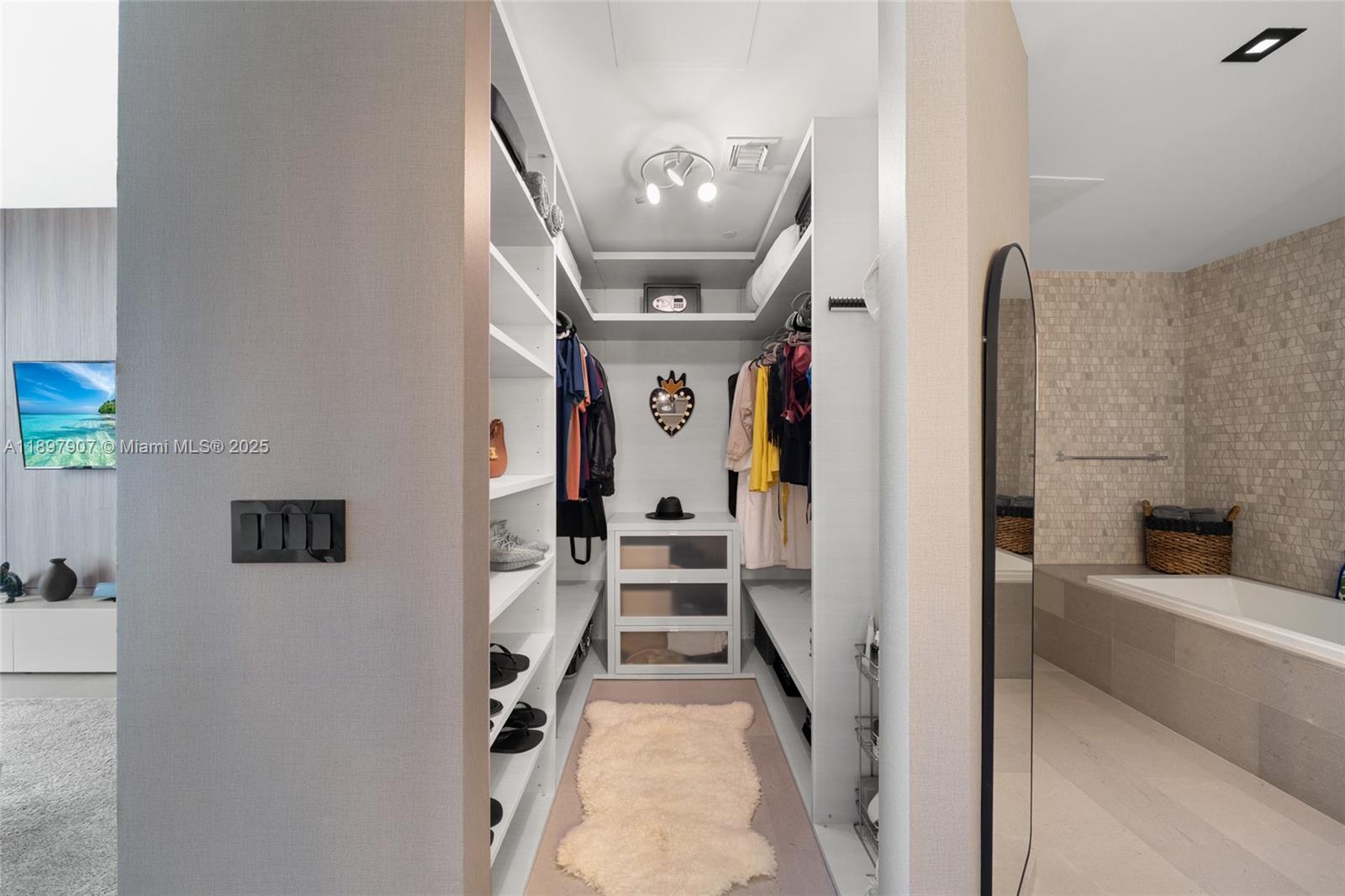 88 Southwest 7th Street, Unit 3910 Miami, FL 33130 - Photo 22 of 38 a view of a hallway with front door