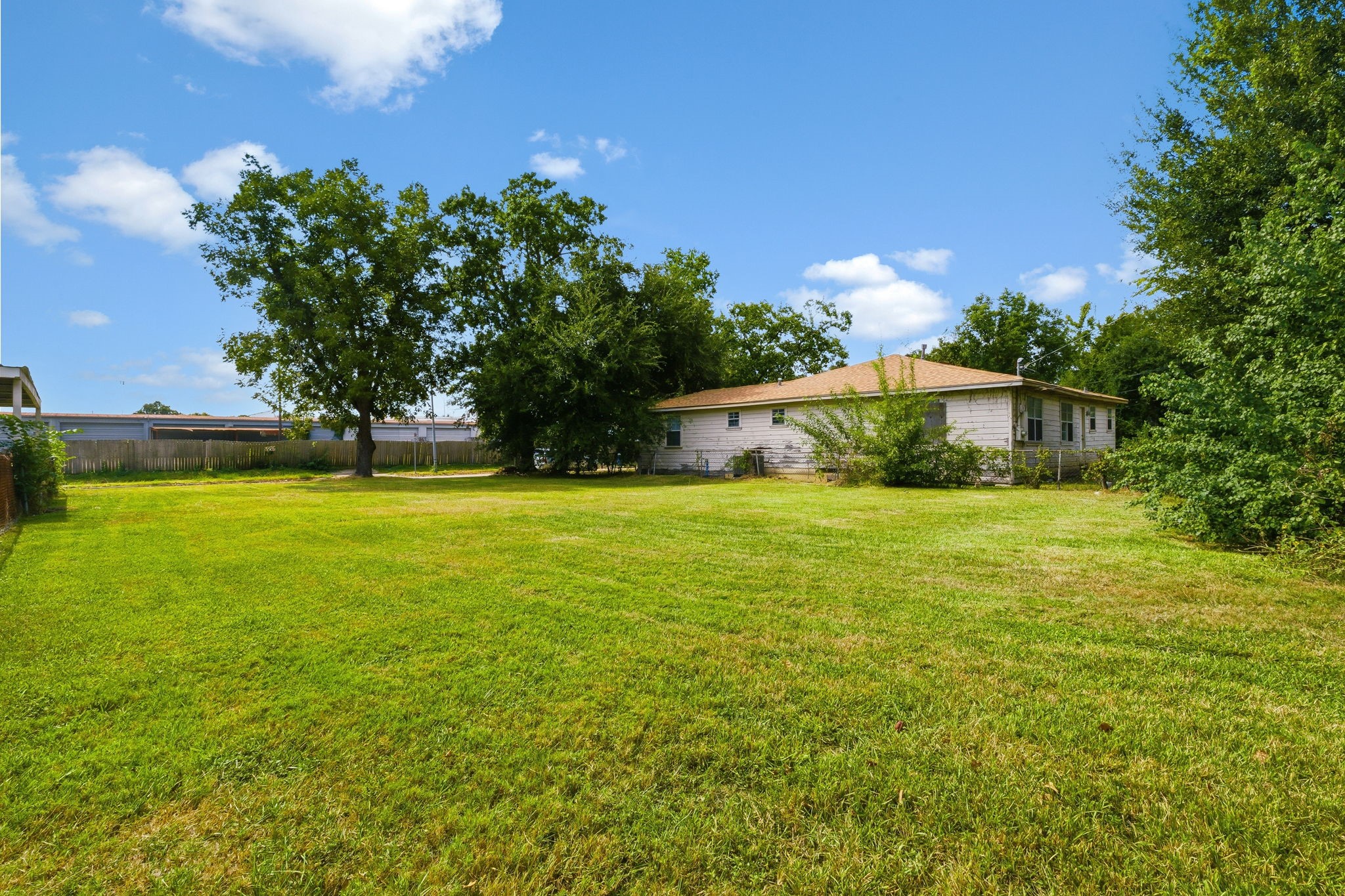 3327 Natchez Street Houston, TX 77021 - Photo 3 of 7 a view of an outdoor space and swimming pool