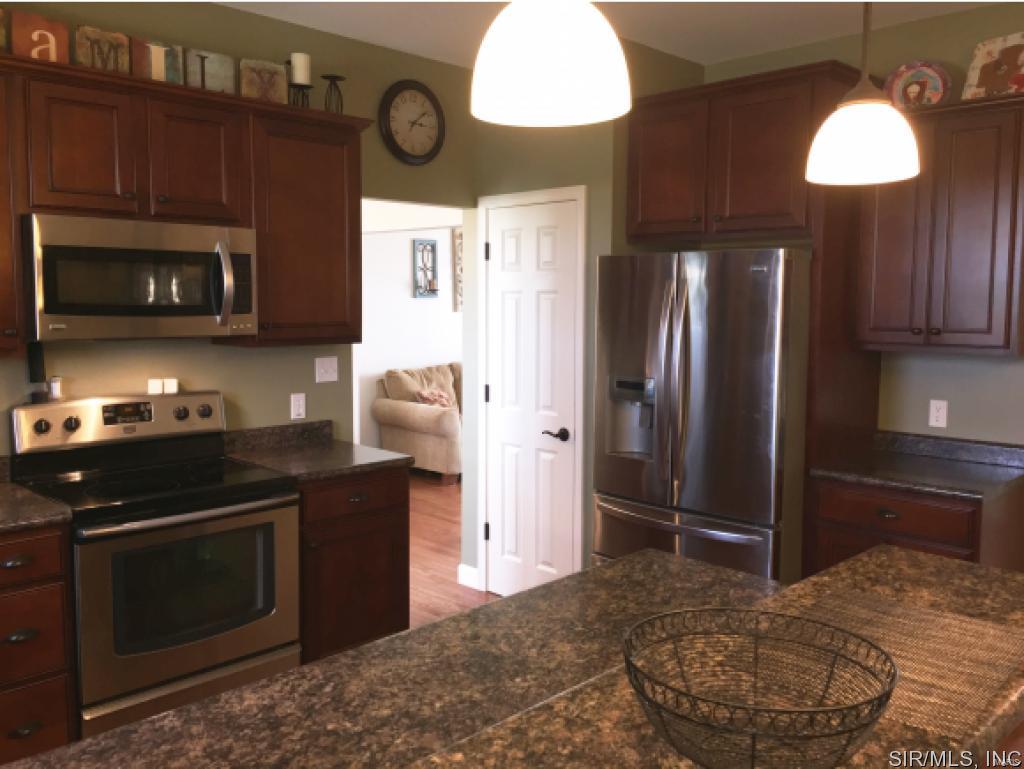 1424 Bridgehampton Road Troy, IL 62294 - Photo 9 of 36 Gallery Image 9