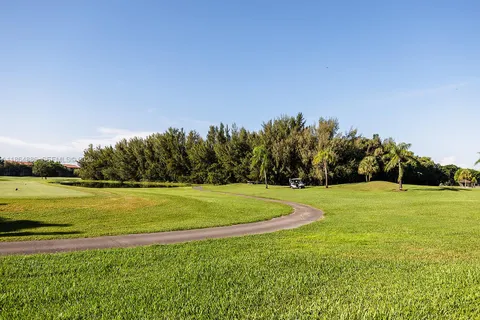 $274,900 | 12500 Southwest 6th Street, Unit 307N, Pembroke Pines, FL 33027